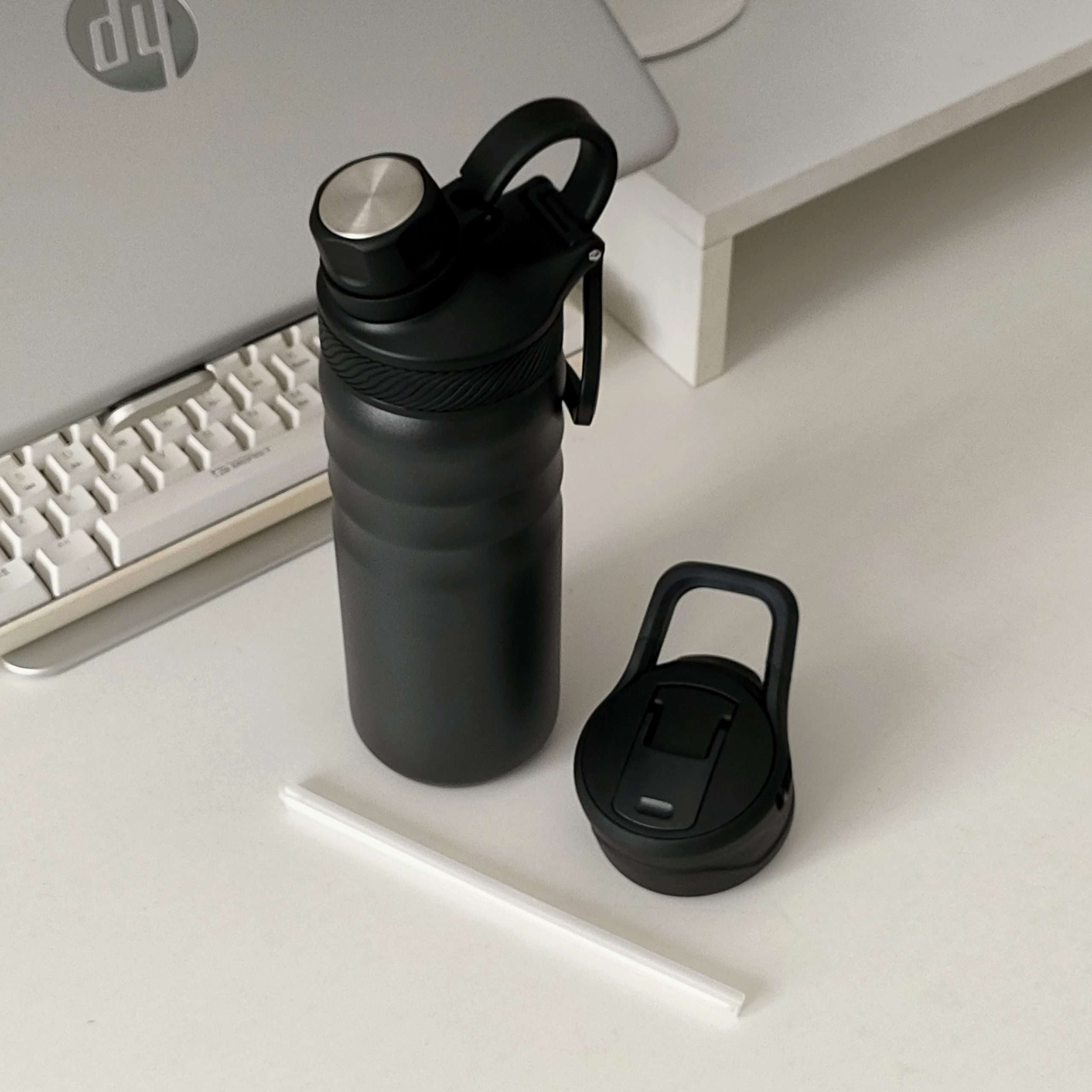 WorkWelll Bottle two lids with straw